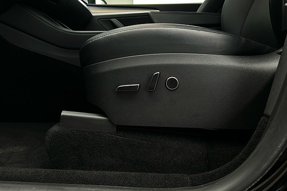Tesla Model Y 15 of 25