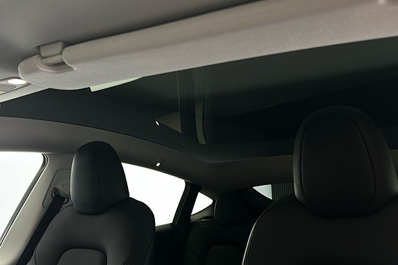 Tesla Model Y 17 of 25
