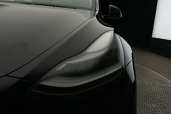 Tesla Model Y 10 of 25