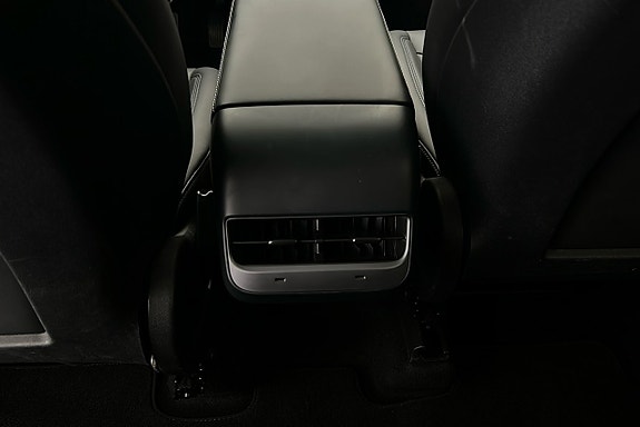 Tesla Model Y 22 of 25