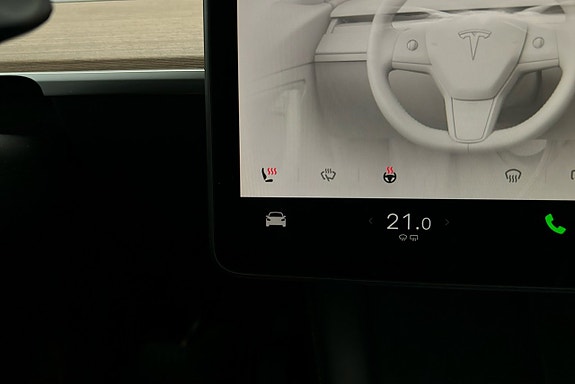 Tesla Model Y 21 of 25