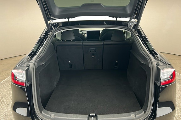 Tesla Model Y 13 of 25