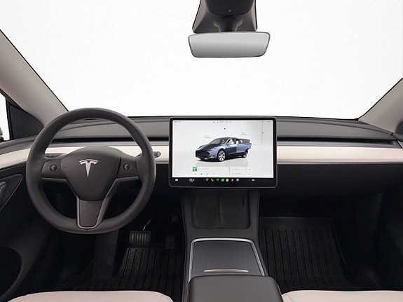 Tesla Model Y 14 of 30