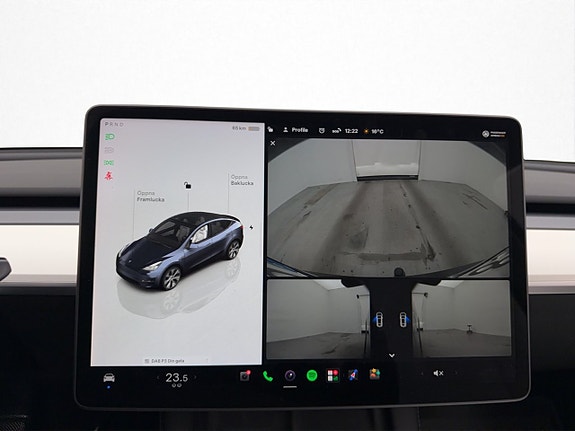 Tesla Model Y 16 of 30