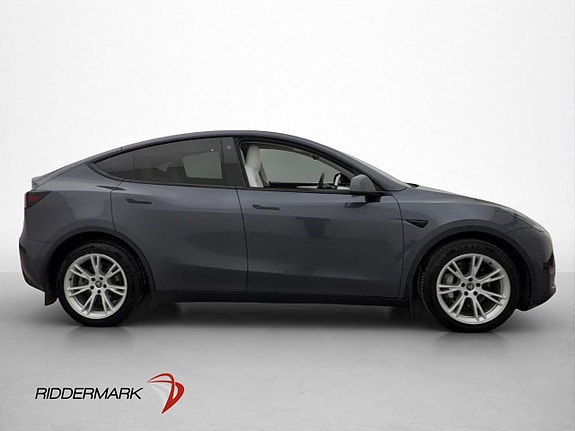 Tesla Model Y 9 of 30