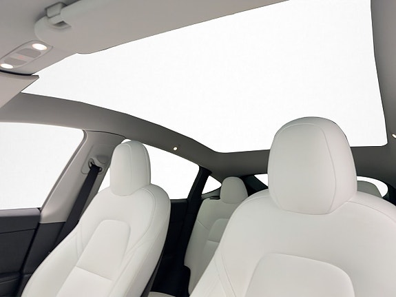 Tesla Model Y 13 of 30