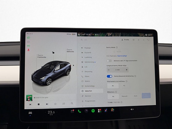 Tesla Model Y 22 of 30