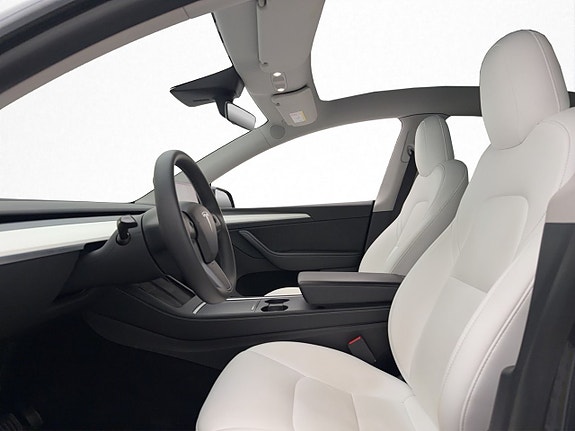 Tesla Model Y 12 of 30