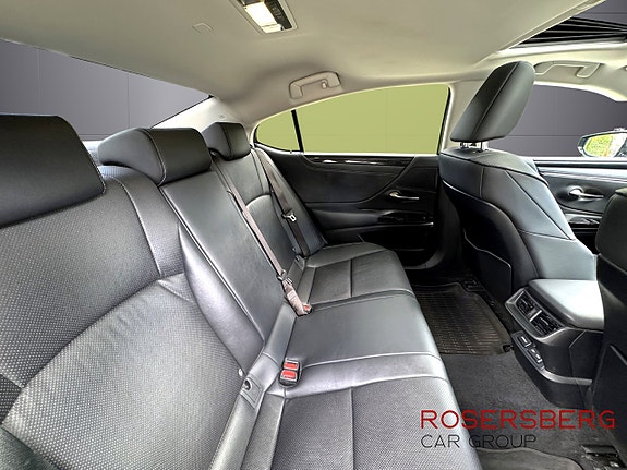 Lexus ES300h 10 of 12