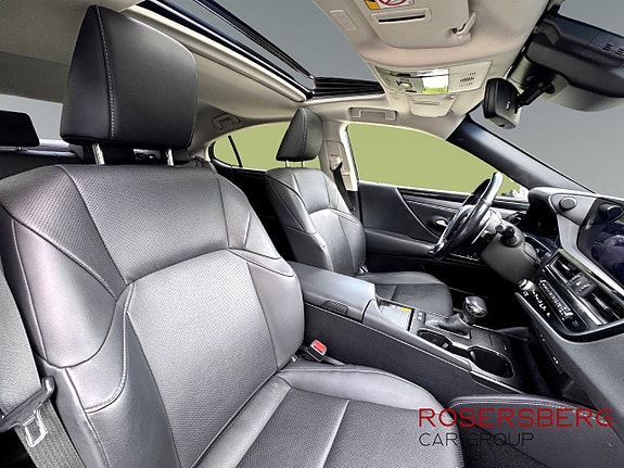 Lexus ES300h 9 of 12
