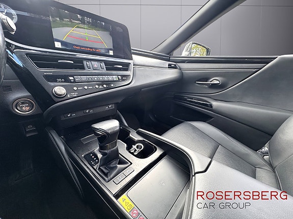 Lexus ES300h 12 of 12