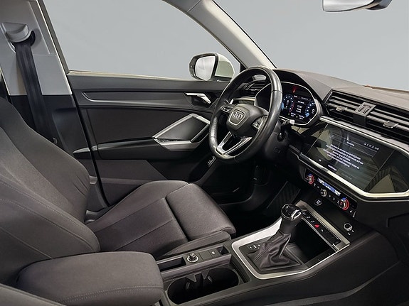 Audi Q3 6 of 9
