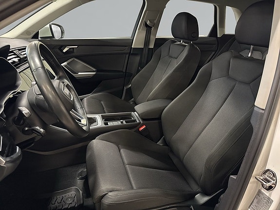 Audi Q3 8 of 9