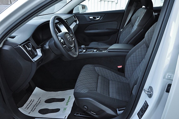 Volvo V60 Cross Country 5 of 10