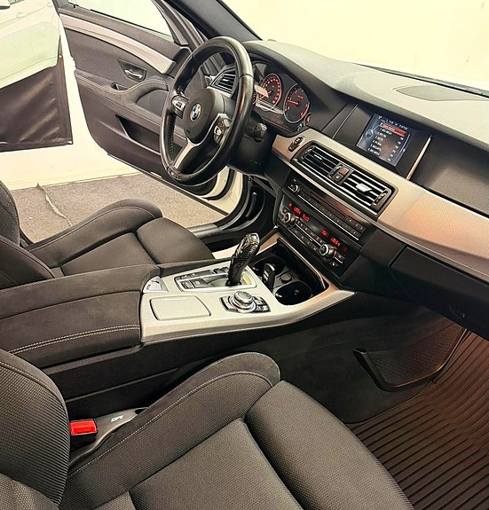 BMW 520d 15 of 17