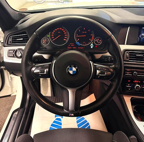 BMW 520d 13 of 17