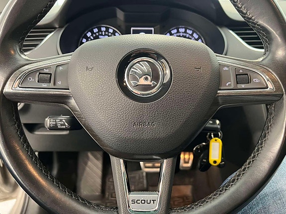 Skoda Octavia Scout 10 of 27