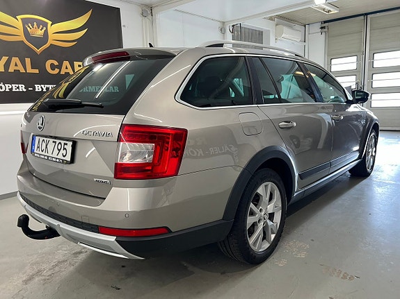 Skoda Octavia Scout 4 of 27
