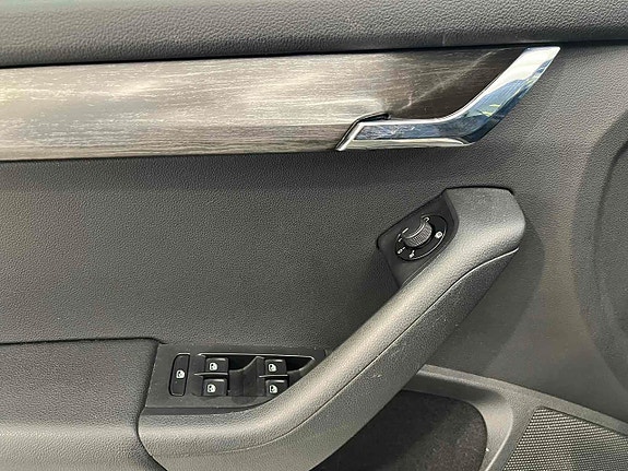 Skoda Octavia Scout 19 of 27