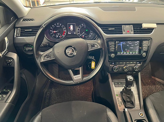 Skoda Octavia Scout 9 of 27