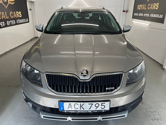 Skoda Octavia Scout 8 of 27