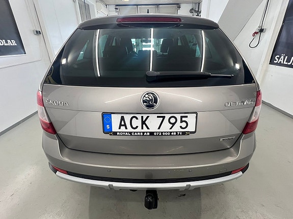 Skoda Octavia Scout 5 of 27
