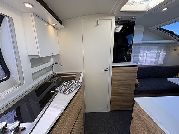 Adria ACTION 361LH (tält,markis,solcell) 5 of 14