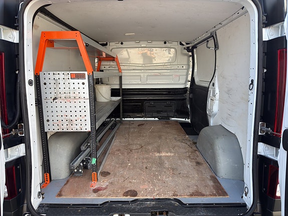 Opel Vivaro 10 of 13