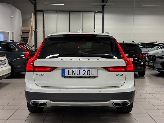 Volvo V90 Cross Country 11 of 27