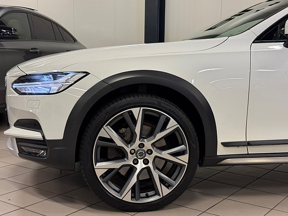 Volvo V90 Cross Country 4 of 27