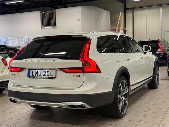 Volvo V90 Cross Country 12 of 27