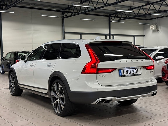 Volvo V90 Cross Country 10 of 27