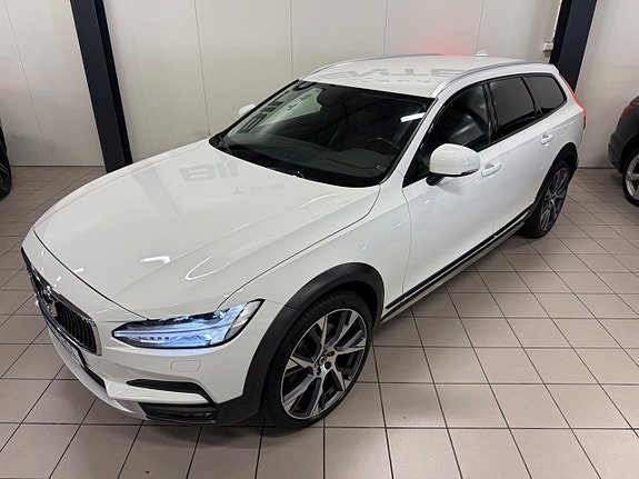 Volvo V90 Cross Country 2 of 27
