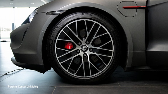 Porsche Taycan 4S 9 of 25