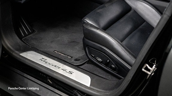 Porsche Taycan 4S 20 of 25