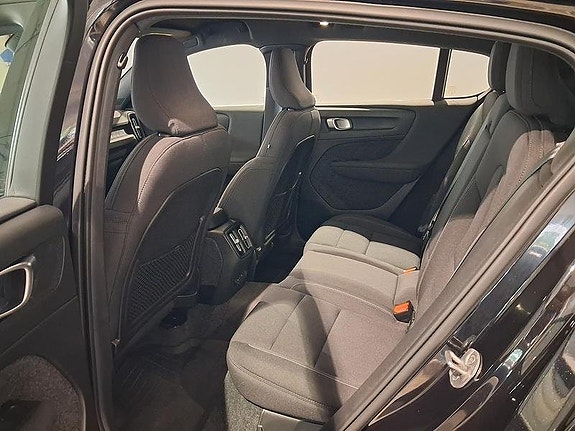 Volvo C40 3 of 7