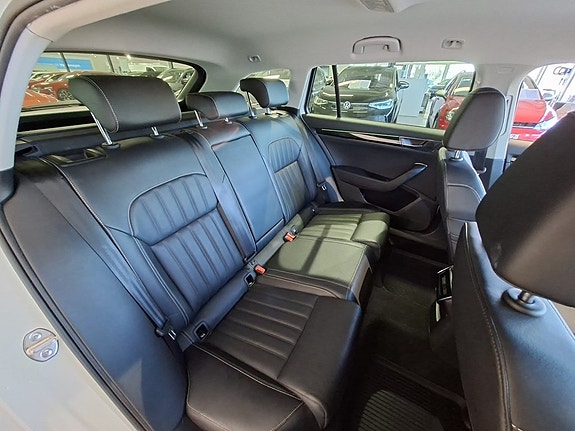 Skoda Superb 9 of 14