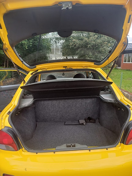 Hyundai Accent 8 of 16