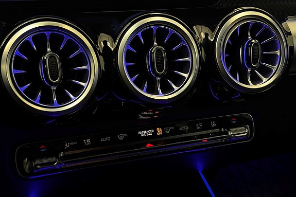 Mercedes-Benz GLB200 30 of 30