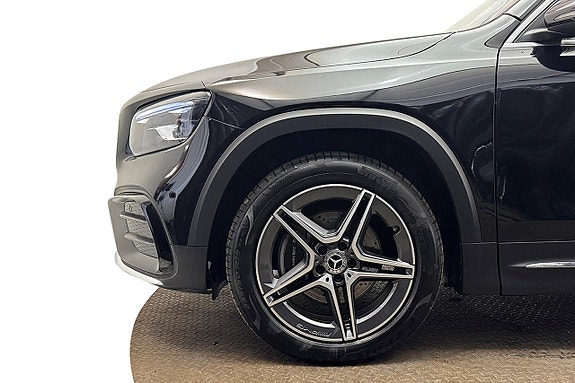 Mercedes-Benz GLB200 11 of 30