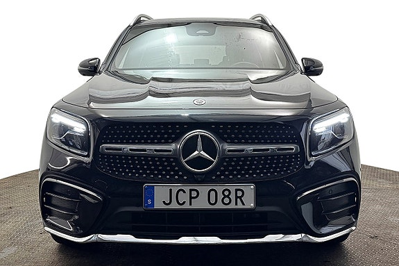 Mercedes-Benz GLB200 3 of 30