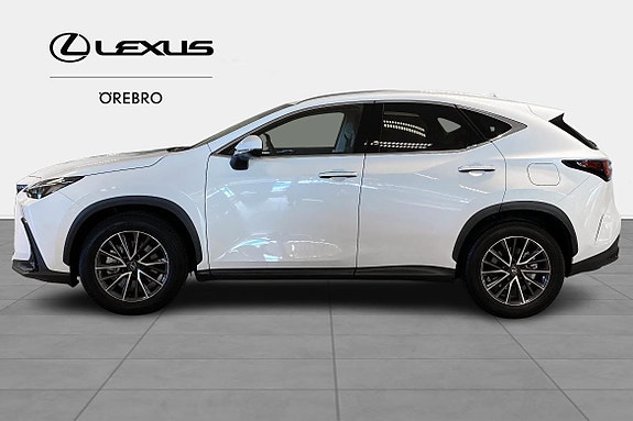 Lexus NX450h+ 3 of 10