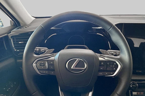 Lexus NX450h+ 9 of 10