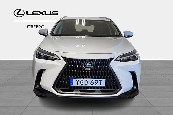 Lexus NX450h+ 2 of 10
