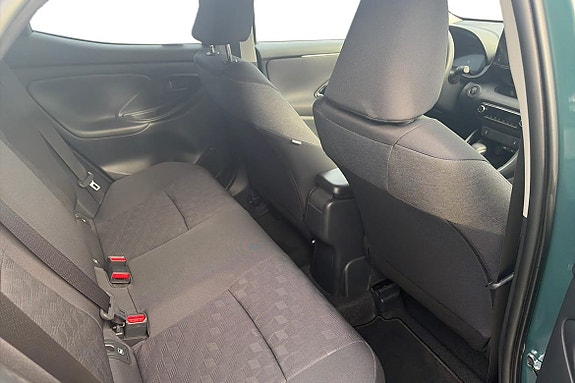 Toyota Yaris 8 of 15