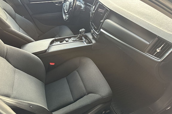 Volvo V90 Cross Country 10 of 28