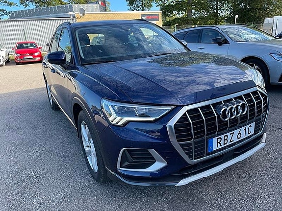 Audi Q3 2 of 5