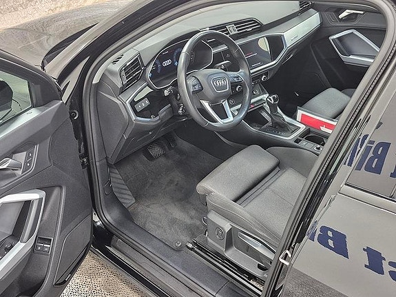 Audi Q3 2 of 10