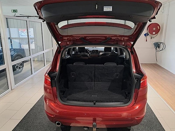 BMW 218d 8 of 8