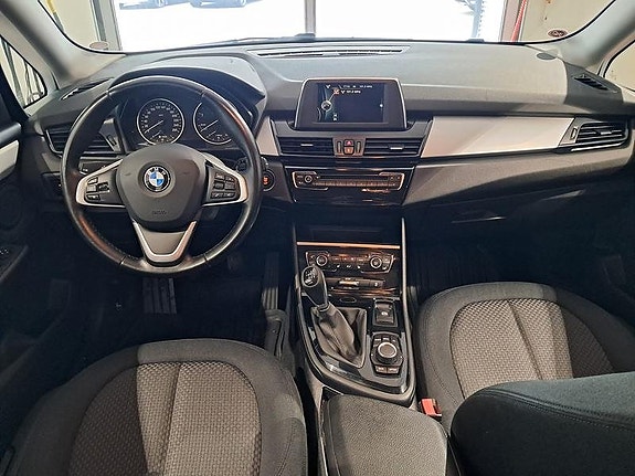BMW 218d 6 of 8